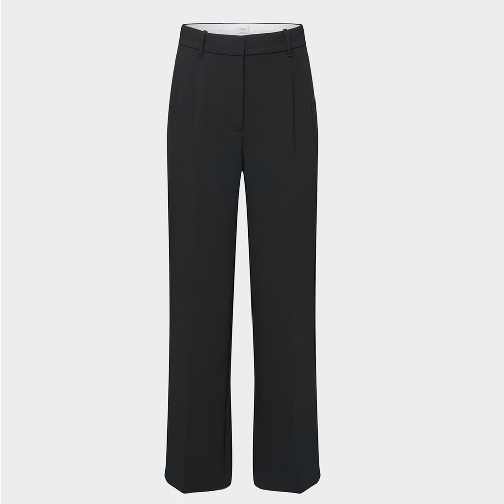 Aritzia Effortless Pant - Crepette short size 0
